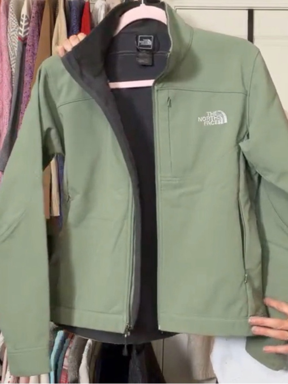 North Face Apex Jacket in Green, Size Small